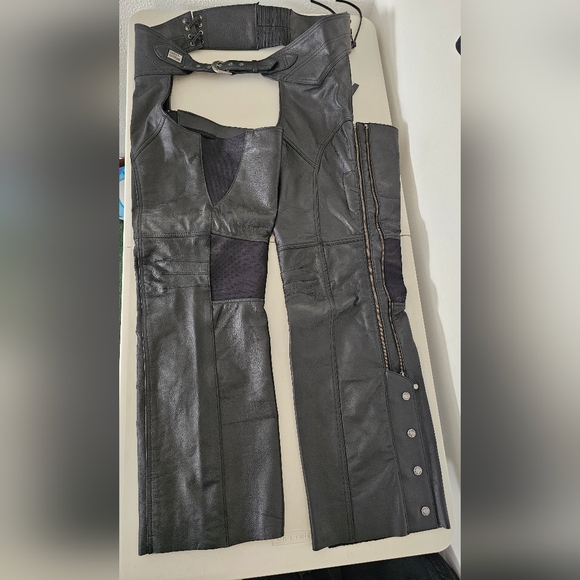 NWT Women's Harley Davidson 1W Black Leather Riding Chaps - Picture 1 of 11